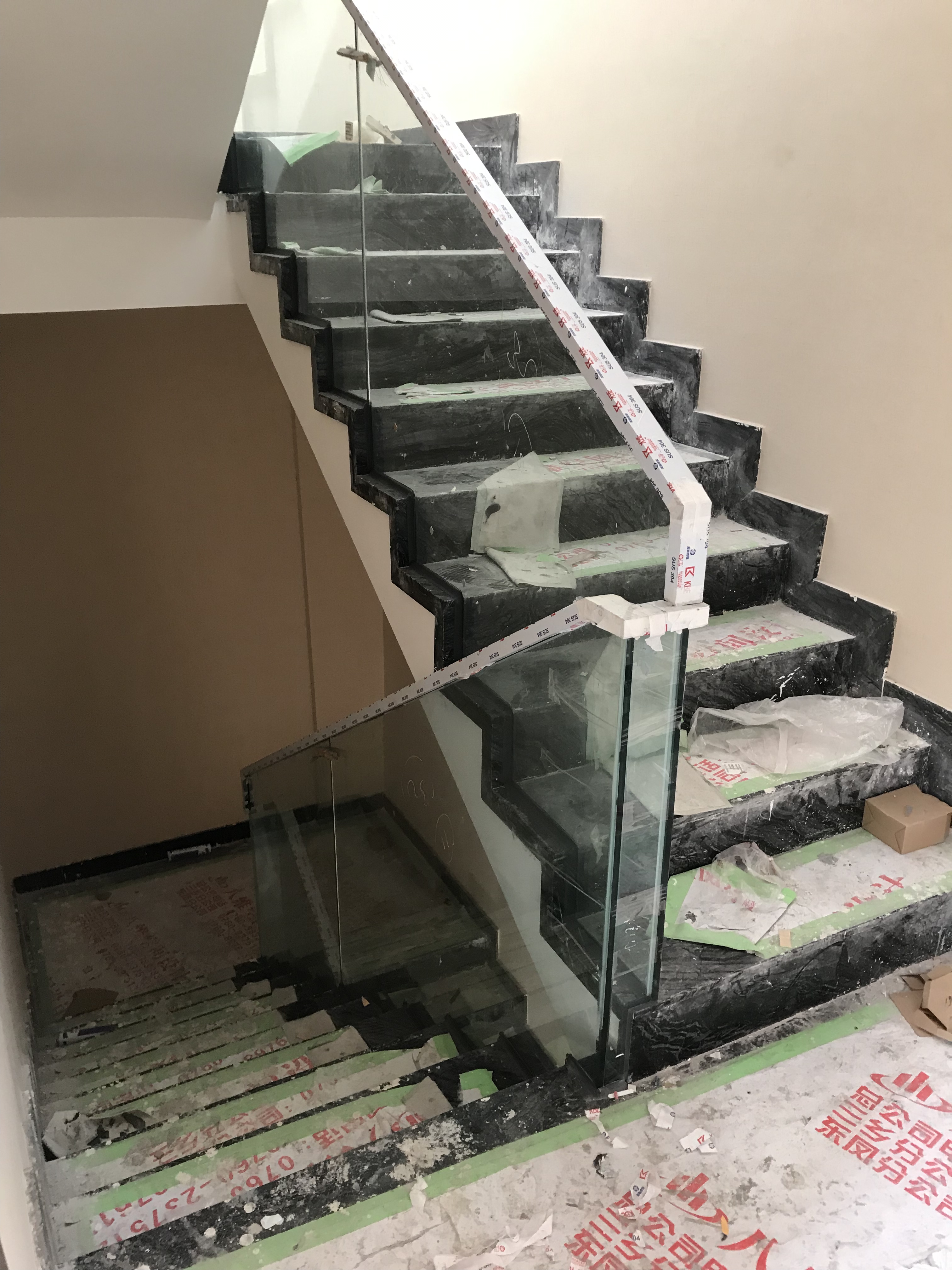 龍基雅墅61號:不銹鋼門 龍基雅墅61號:不銹鋼門