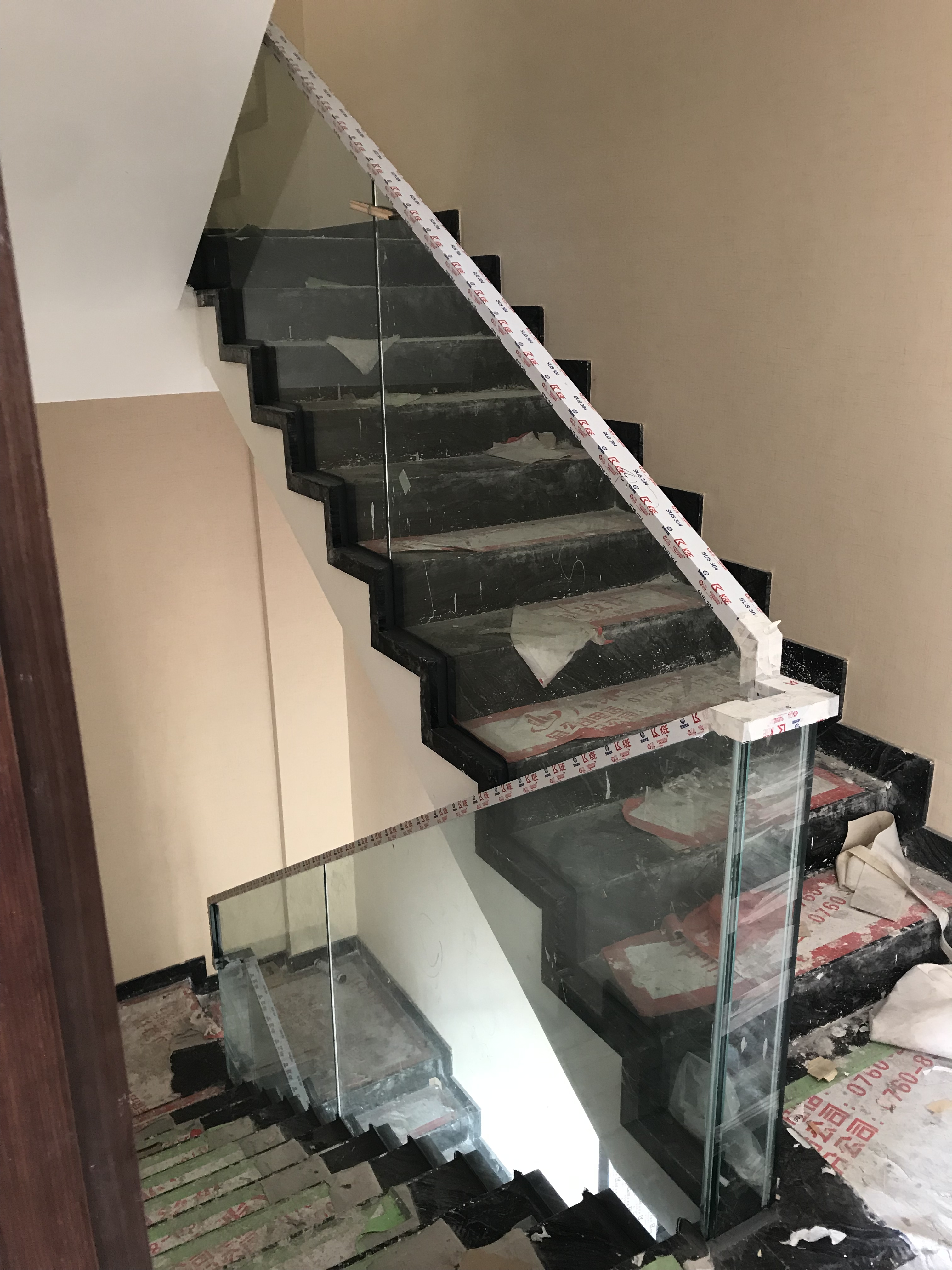 龍基雅墅61號:不銹鋼門 龍基雅墅61號:不銹鋼門